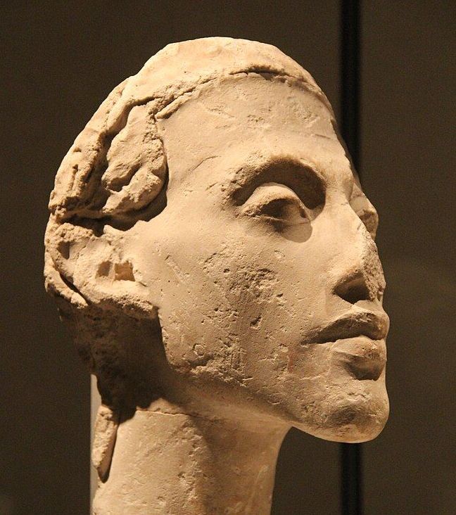 Amenhotep IV. Achnaton v Egyptském muzeu v Berlíně. G.Todd CC BY SA PD zero