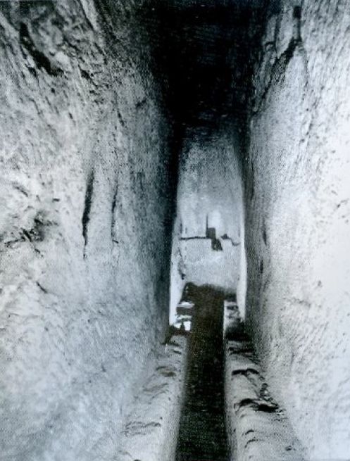 Herodesův stokový tunel odkrytý při vykopávkách 1975 78 v Jeruzalémě. Z práce Gibson 2007