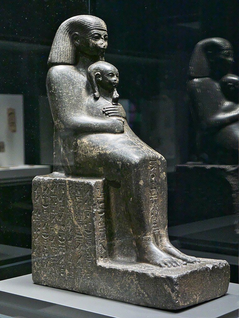 Senenmut učitel Neferury. Britské muzeum. Jl FilpoC CC BY SA 4.0