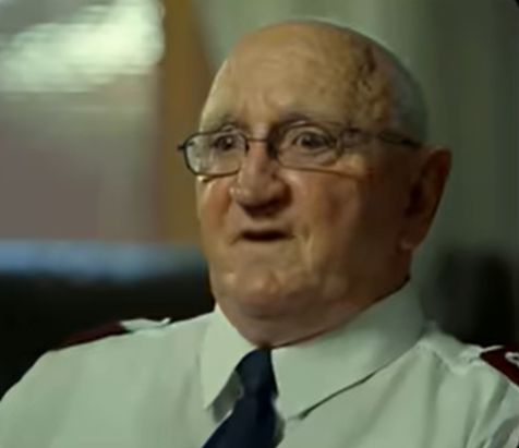 George, který se chystal zabít Billho Grahama. Z krátkého YT videa, viz odkaz dole. George, který se chystal zabít Billho Grahama. Z krátkého YT videa, viz odkaz dole.